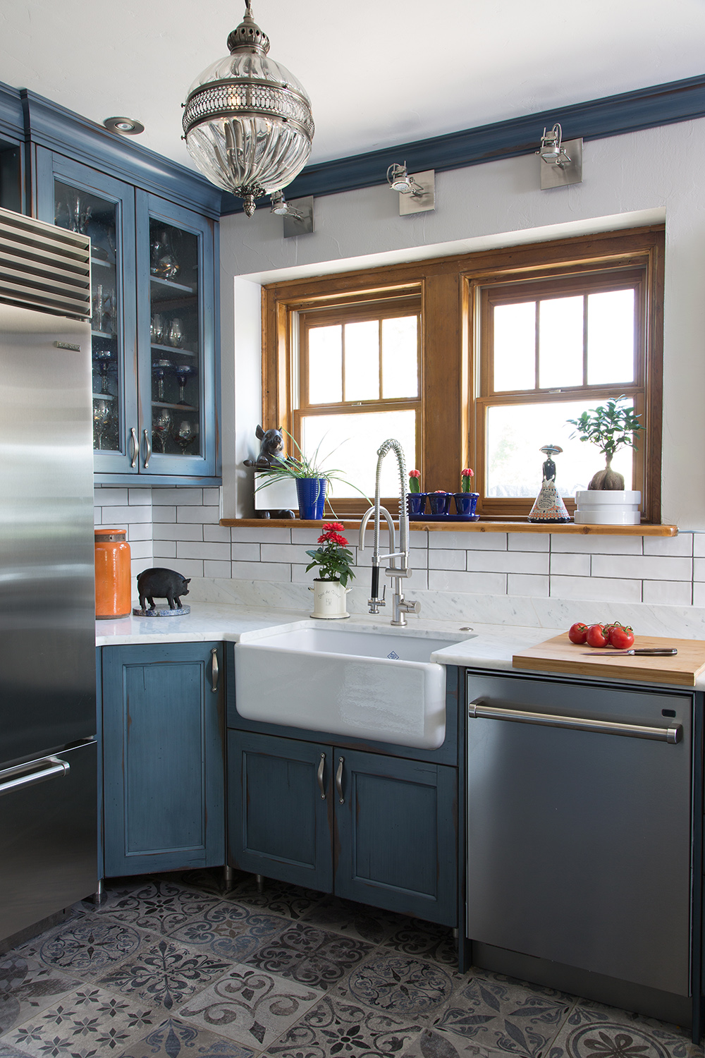 Custom-made cabinets in blue for modern kitchen design by William Ohs in Denver