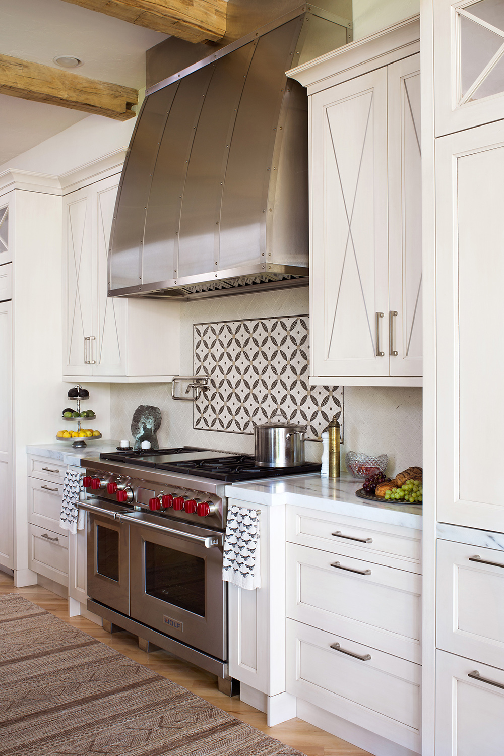 Custom kitchen cabinets in white by William Ohs in Denver