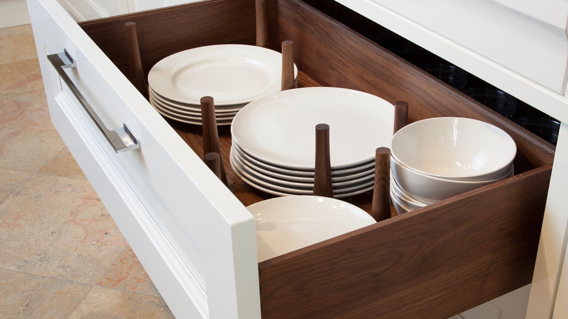 drawer with plate dividers